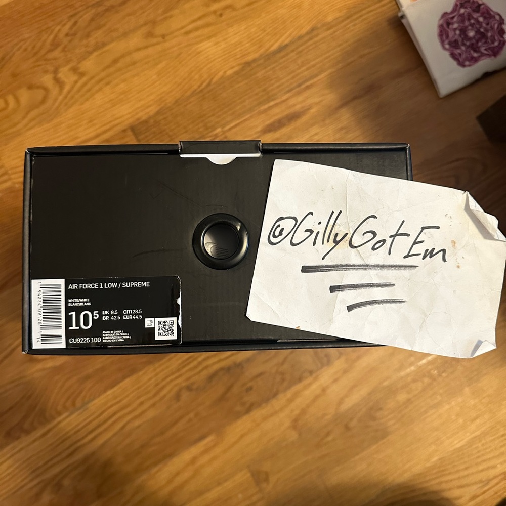 SOLD - Air Force 1 Low / Supreme